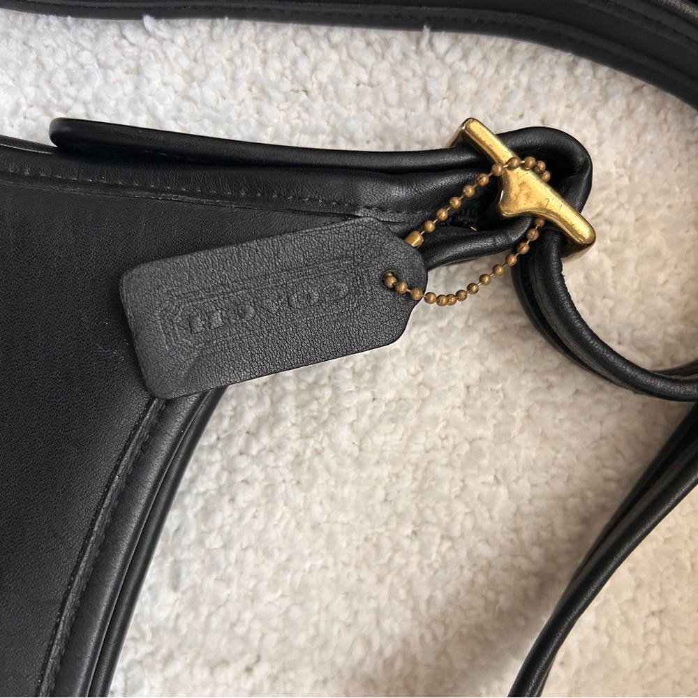 HOT!   Vintage Coach Black Leather Shoulder Bag with Gold Accents - Picture 12 of 16